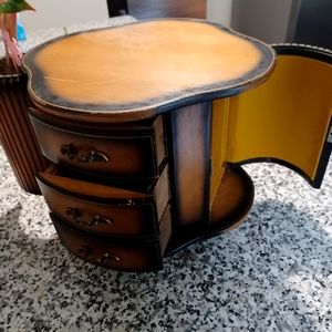 Spinning Jewelry Box London Leather